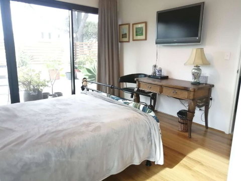 Private & Cosy! Master Bedroom In Perth With Garden View - Tourism Bookings 1