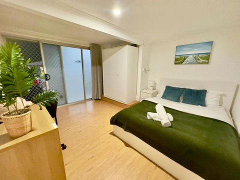 Prime 1BR Near Transport And Retail - Tourism Bookings 2