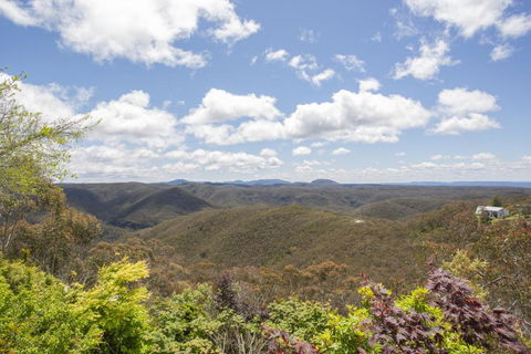 Pristine Mountain Retreat With Expansive Views - Tourism Bookings 1