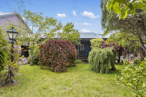 Pristine Mountain Retreat With Expansive Views - Tourism Bookings 3
