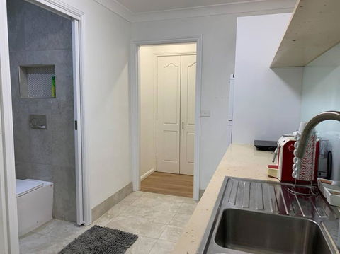 Private 1 Bedroom Apartment Near Beach And Shops - Tourism Bookings 1