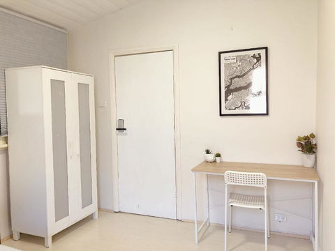 Quaint Double Or Queen Room - Mins To Stations&UNSW - Shared Bathroom - Tourism Bookings 2