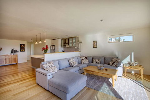 Quarterdeck Apartment - Events Australia 1