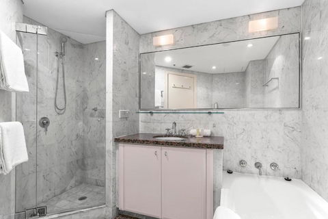 Quay West 2302 Self-Catering - Accommodation Europe 2