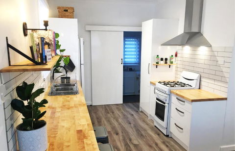 Quick Stroll To The City - Tourism Bookings 1