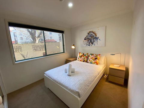 Quiet 2 Bedroom Apt In The Heart Of Old Kingston - Events Australia 3