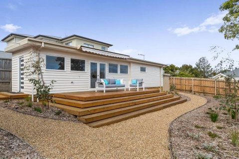 Quiet, Luxurious Guest House - Couples Retreat - Events Australia 0