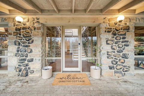 Quigtoo Cottage - Beautiful 4BR Stone Cottage L WiFi L Bath L Garden - Events Australia 1