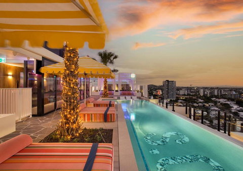 Rambla At South City SQ - Tourism Bookings 3