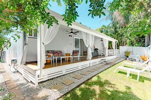 Private Outdoor Spa, Fire Pit, Cinema Room - THE COTTAGE COOLUM BEACH - Events Australia 2
