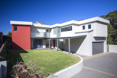 Atlantas, Mollymook Beach - Events Australia 1