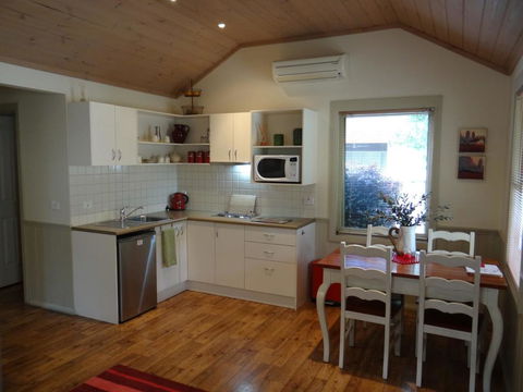 Autumn Affair Cottage 6 - Events Australia 3