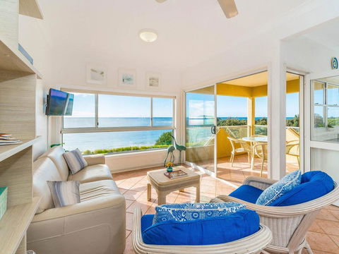 Avalon 1 - Overlooking Beautiful Convent Beach - Tourism Bookings 3