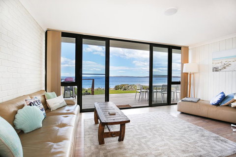 Azure Absolute Beachfront - Pet Friendly - Events Australia 2