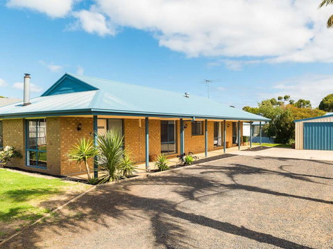 Back Beach Retreat - Events Australia 0