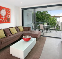 Back of the Block Bulimba - Executive 3BR Bulimba apartment with leafy outlook - Events Australia