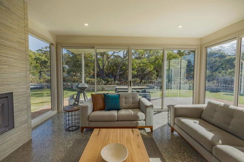 Baileys Beach House - Events Australia 3