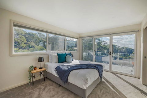 Baileys Beach House - Events Australia 1
