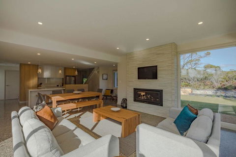 Baileys Beach House - Events Australia 0