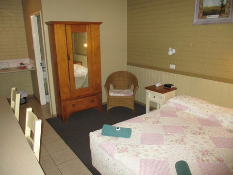 Barcaldine Country Motor Inn - Events Australia 1