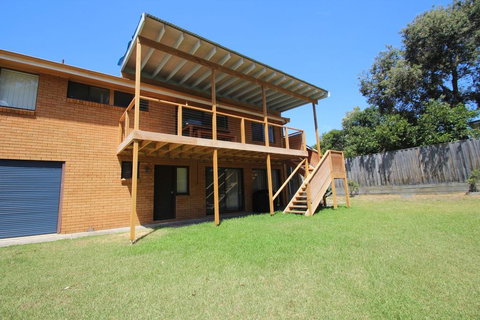 BARRELS AT BOOMERANG - Events Australia 3