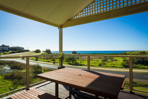 Beach Breakers Apartment - Stunning Views - Events Australia 1