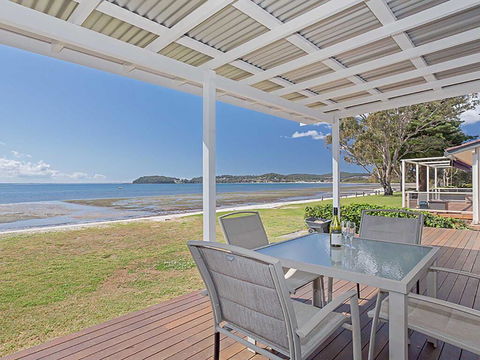 Beached Inn' 93 Foreshore Drive - Spacious Beach Front House - Tourism Bookings 0