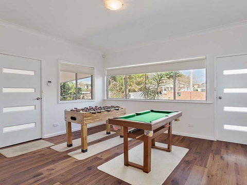 Beached Inn' 93 Foreshore Drive - Spacious Beach Front House - Tourism Bookings 1