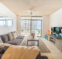 Beachfront Retro Apartment In Surfers Paradise - Events Australia