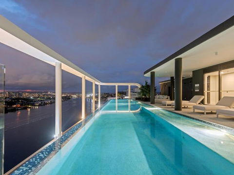 Rivello Apartments - Free Secure Car Park, 6km To City, Ferry Terminal, Eat Street, Rooftop Pool, Sauna, Portside Dinning - Events Australia 0