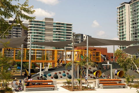 Rivello Apartments - Free Secure Car Park, 6km To City, Ferry Terminal, Eat Street, Rooftop Pool, Sauna, Portside Dinning - Events Australia 3