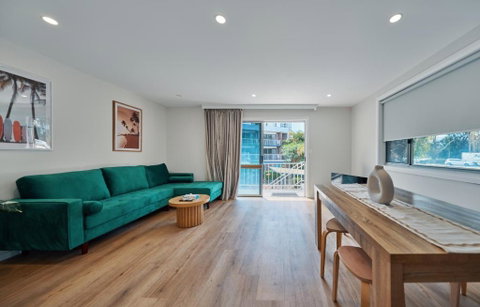Red Star Palm Beach - Accommodation Europe 2