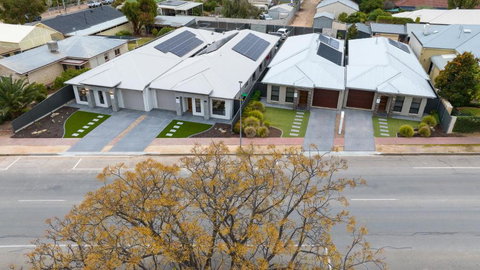 Renmark River Villas And Boats & Bedzzz - Events Australia 1