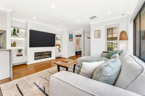 Redbrick Retreat - Generous Coastal Escape - Events Australia 1