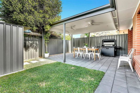 Redbrick Retreat - Generous Coastal Escape - Events Australia 3