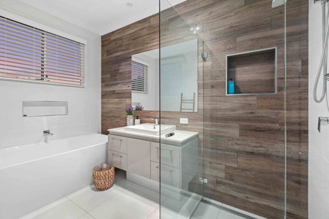 Redcliffe CBD Family Beach House - Accommodation Europe 3