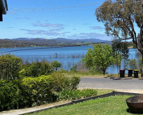 Relax In The Spa With Views Opposite Lake Eildon - Events Australia 0