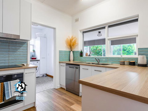 Renovated 3BR One Street To Beach - Events Australia 3