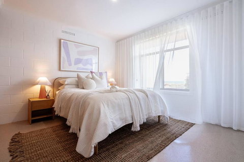 Renovated Apartment With Ocean Views - Events Australia 0