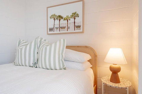 Renovated Apartment With Ocean Views - Events Australia 3