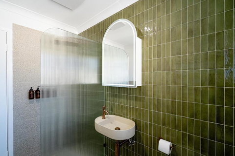 Renovated Apartment With Ocean Views - Events Australia 1