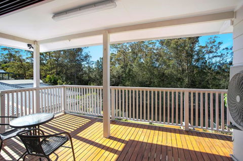 Renovated Coastal Getaway With Water Views - Events Australia 1