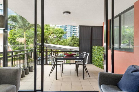Resort Living - 10mins CBD - 2Bed / 2Bath / 1Car - Events Australia 1