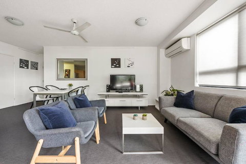 Resort Living - 10mins CBD - 2Bed / 2Bath / 1Car - Events Australia 3