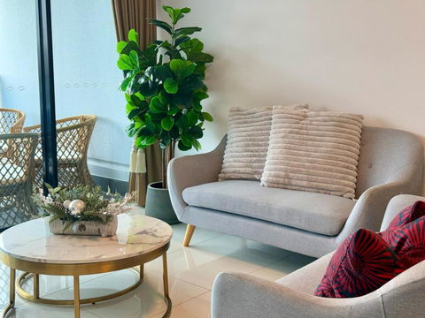 Resort-Style Apartment Near Harbour Town - Events Australia 0