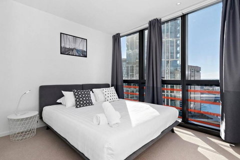 Resort-style Docklands Riverview Stay With Parking - Events Australia 1