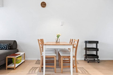 Resort-style Docklands Riverview Stay With Parking - Events Australia 3