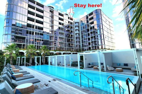 Resort-style Exec 1 Bed With Study In Port Melbourne - Events Australia 0