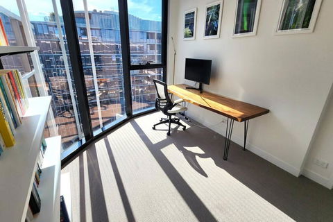Resort-style Exec 1 Bed With Study In Port Melbourne - Events Australia 2