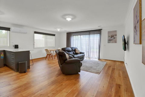 Retreat On Francis I Short And Long Stays - Tourism Bookings 3